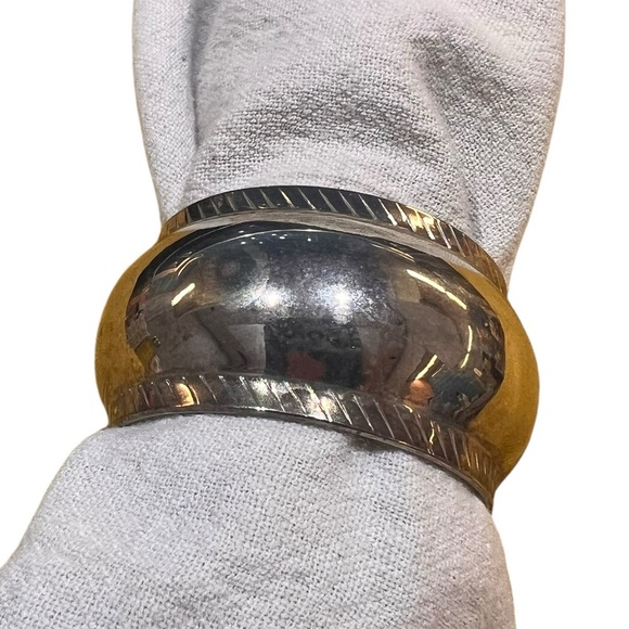 Vintage Silverplate Napkin Rings 12 pc. Hammered Barrel shape - Picture 3 of 7